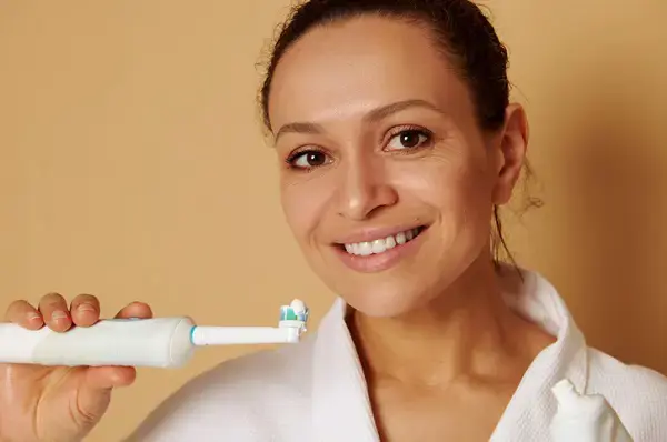 How to brush with an electric toothbrush 